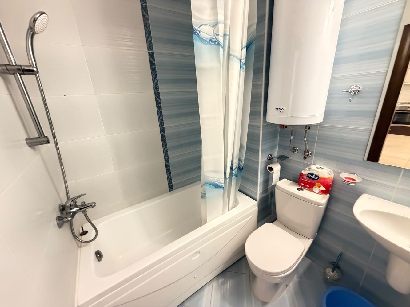 Apartmán v první linii u moře s přímým přístupem na pláž ve Sveti Vlas – vlastní zahrádka u apartmánu