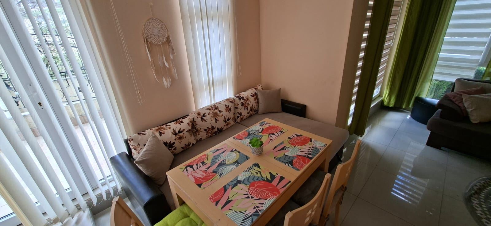 Komfort a praktičnost u moře – plně zařízený apartmán s jednou ložnicí ve Sveti Vlas