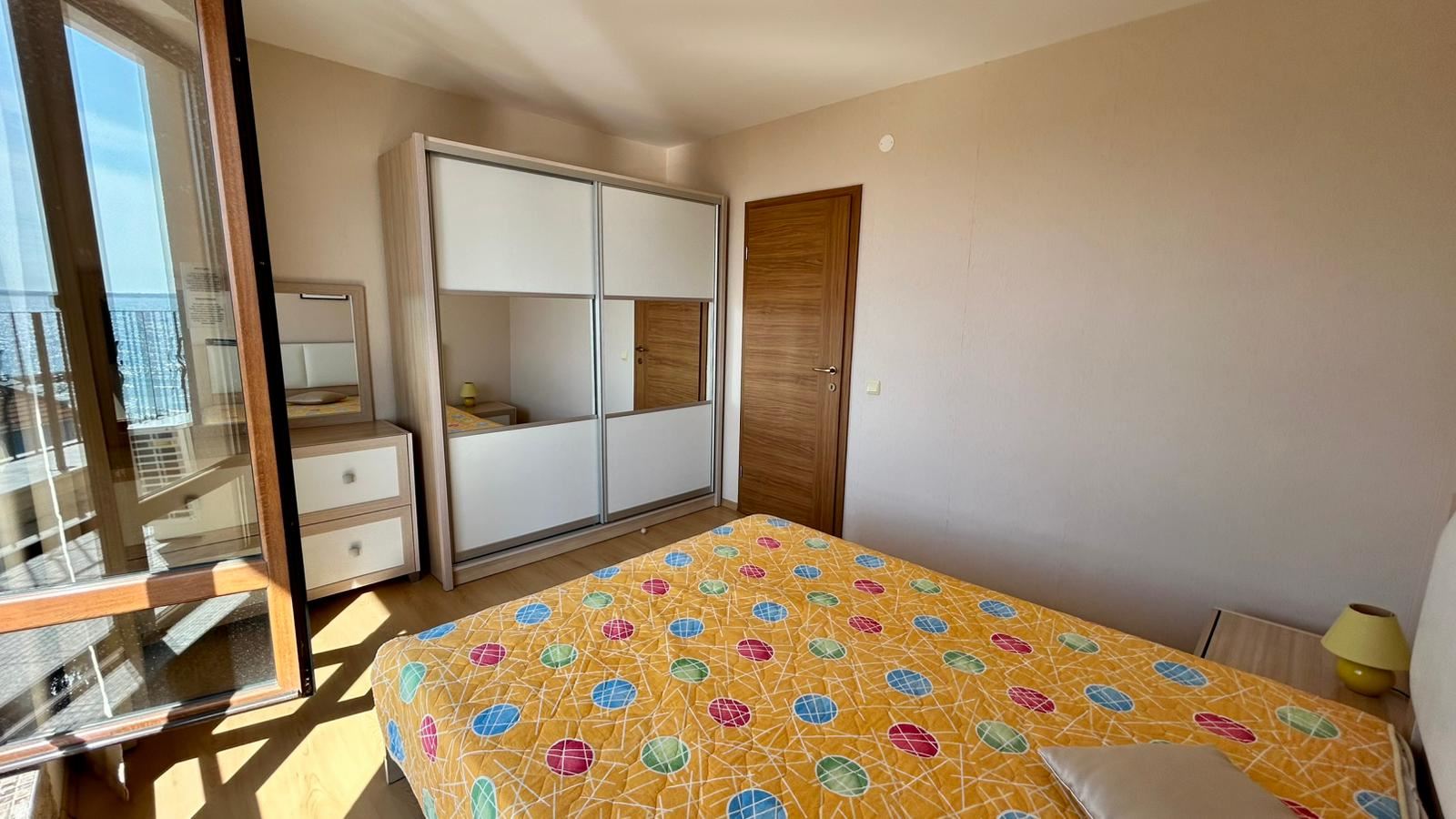 Sveti Vlas – apartmán se třemi ložnicemi s přímým panoramatickým výhledem na moře v komplexu na první linii