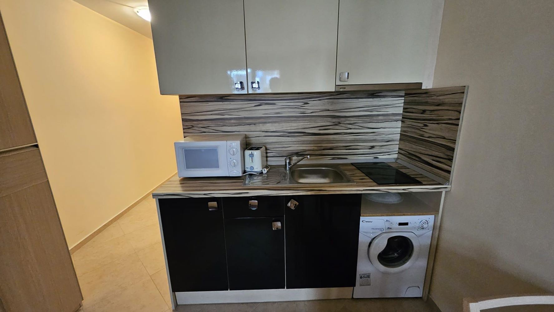 Prostorný apartmán se dvěma ložnicemi s vynikajícím potenciálem na Slunečném pobřeží – 110 m² komfortu a funkčnosti