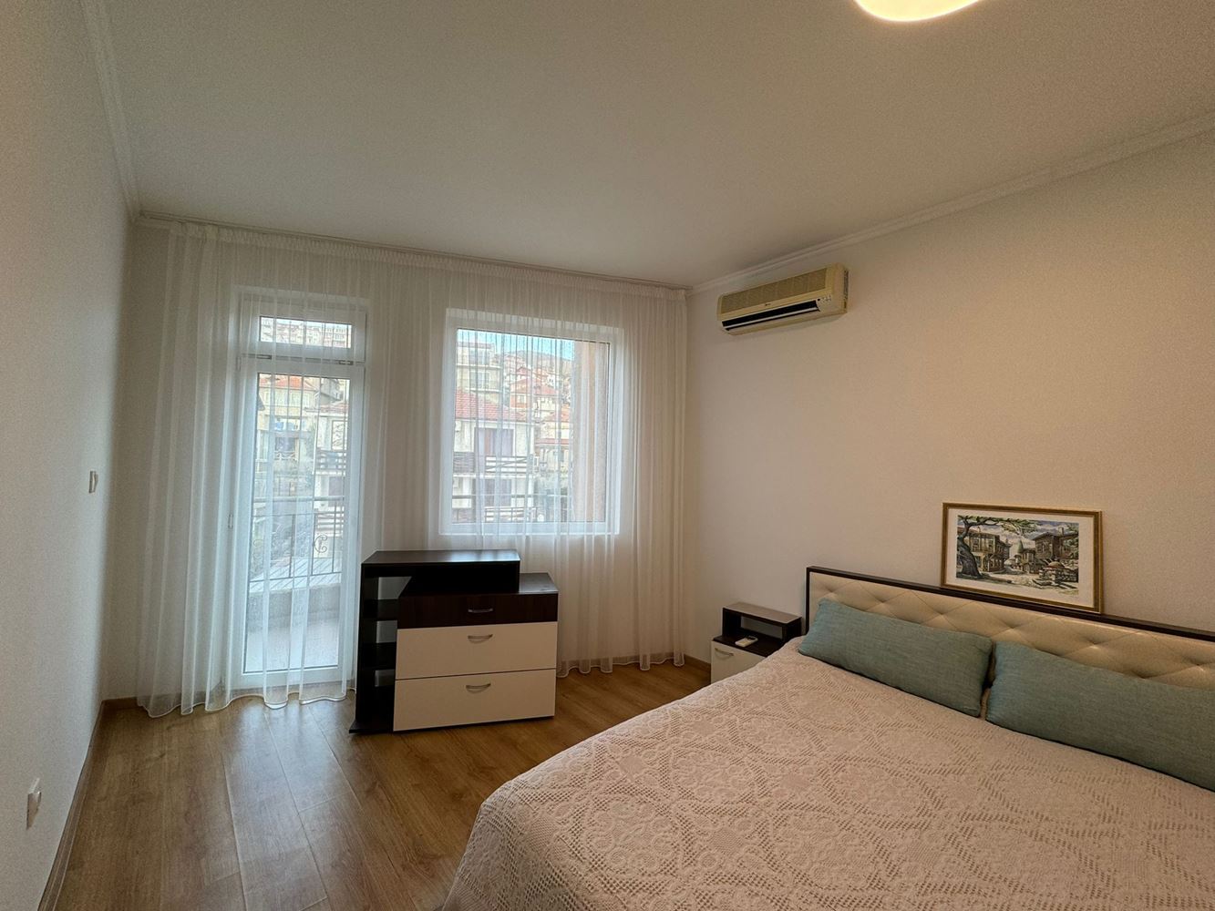 Mořské pohodlí a útulnost ve Sveti Vlas – apartmán s jednou ložnicí připravený k nastěhování nebo investici