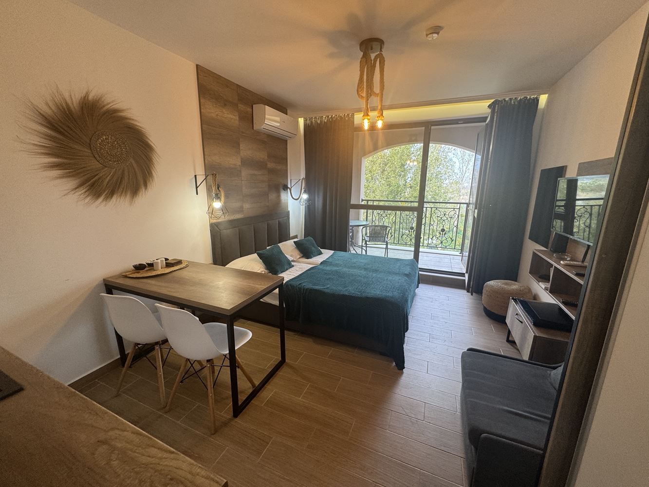 Elegantní studio v luxusním komplexu v srdci Slunečného pobřeží – pohodlí, styl a prestiž