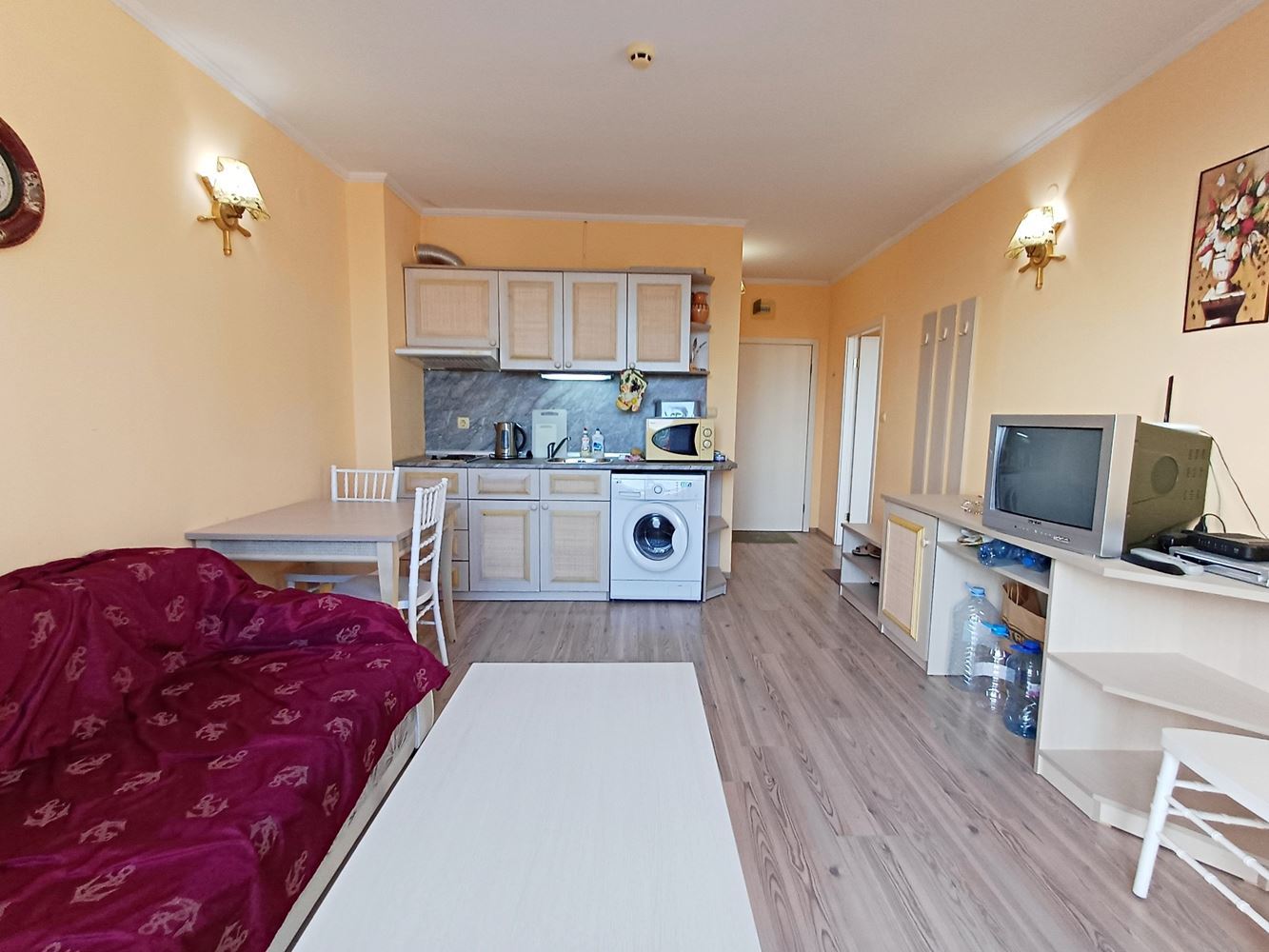 Elegantní apartmán s jednou ložnicí pouhých 100 metrů od pláže v prestižním komplexu na Slunečném pobřeží