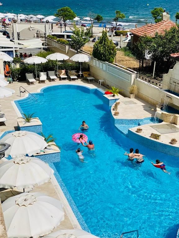 Byt s jednou ložnicí na první linii v Pomorie s panoramatickým výhledem na moře a skvělým zázemím