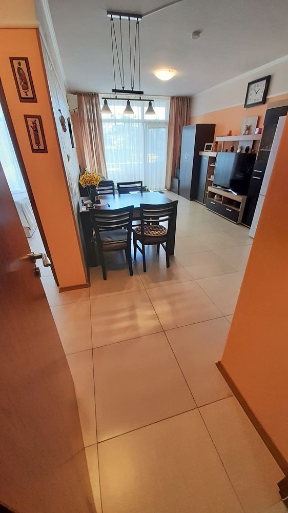 Dvouložnicový apartmán ve Slunečném pobřeží s bohatou infrastrukturou a skvělou polohou