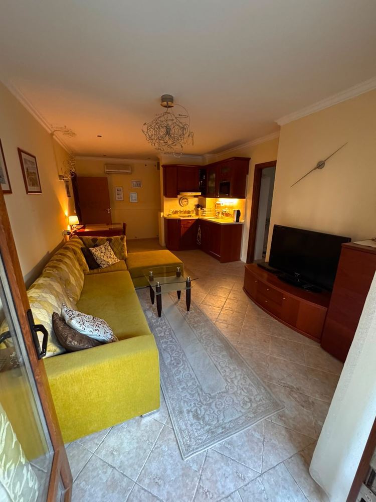 Apartmán se dvěma ložnicemi a výhledem na moře mezi borovicemi – luxus a klid přímo u moře v Sozopolu