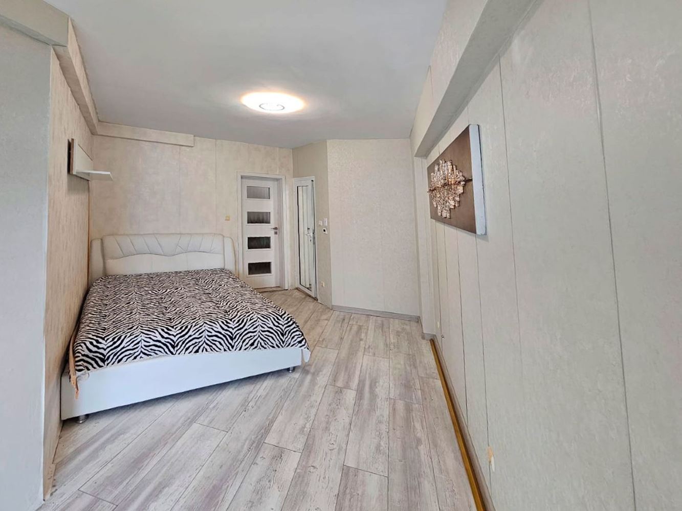 Luxusní třípokojový apartmán s výhledem na moře na první linii v Ravdě – 114 m², dvě terasy a maximální komfort