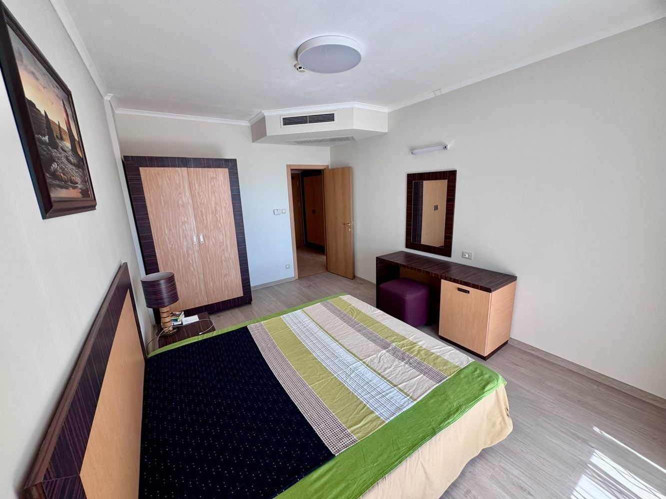 Luxusní apartmán u moře s panoramatickým výhledem v prestižním komplexu na Slunečném pobřeží