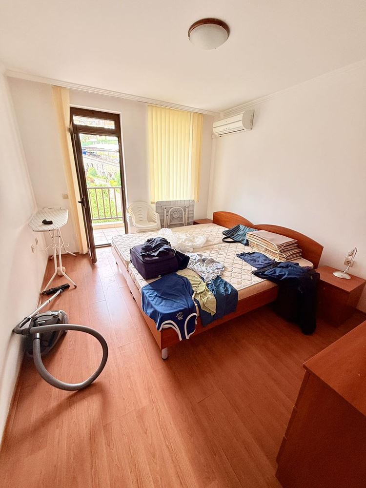 Apartmán se dvěma ložnicemi na první linii u moře ve Sveti Vlas – komfort, prostornost a jedinečný výhled na moře