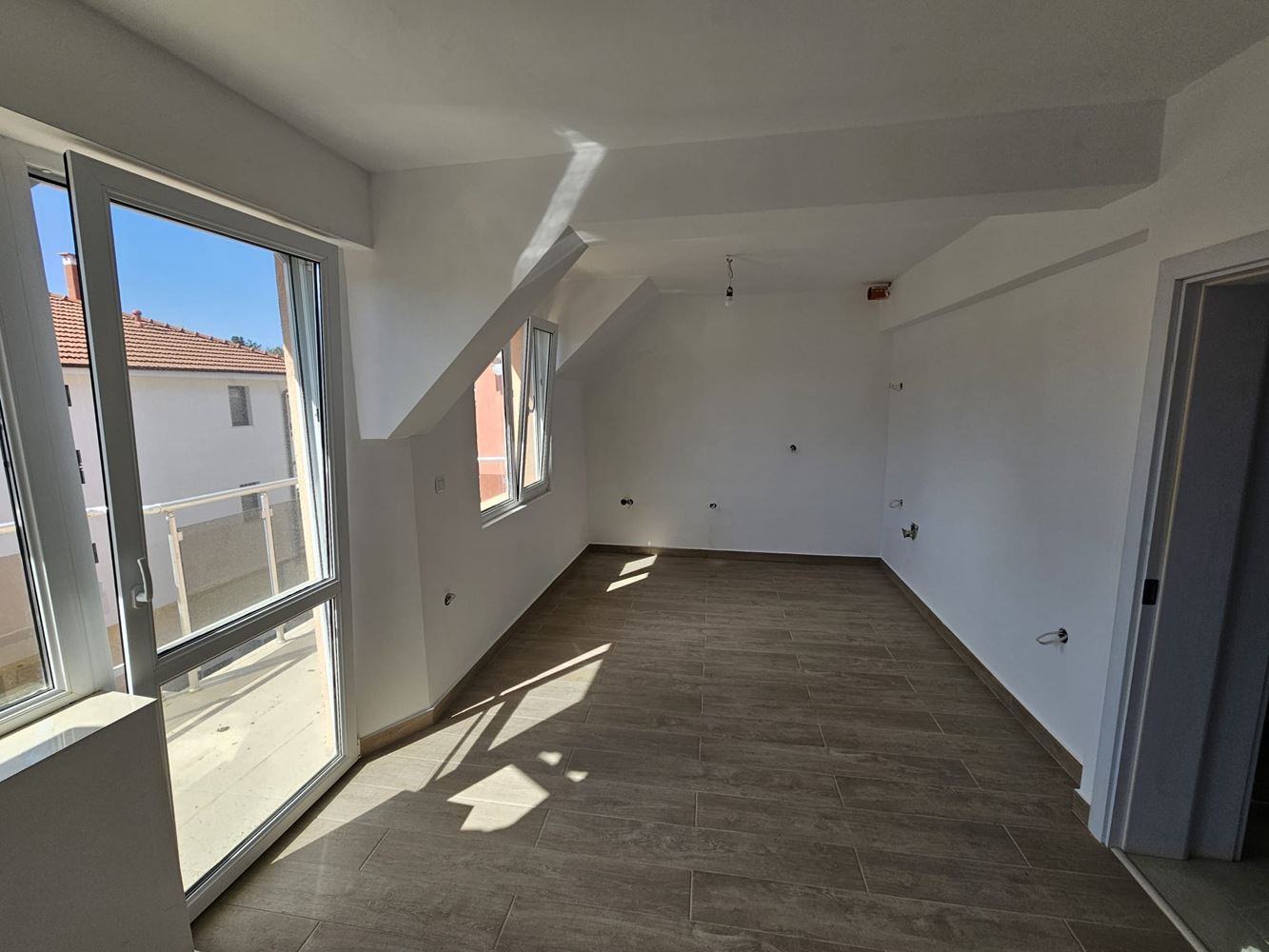 Nový 3pokojový byt bez poplatku za údržbu – po rekonstrukci, v „Černé moře 1“, Nesebar
