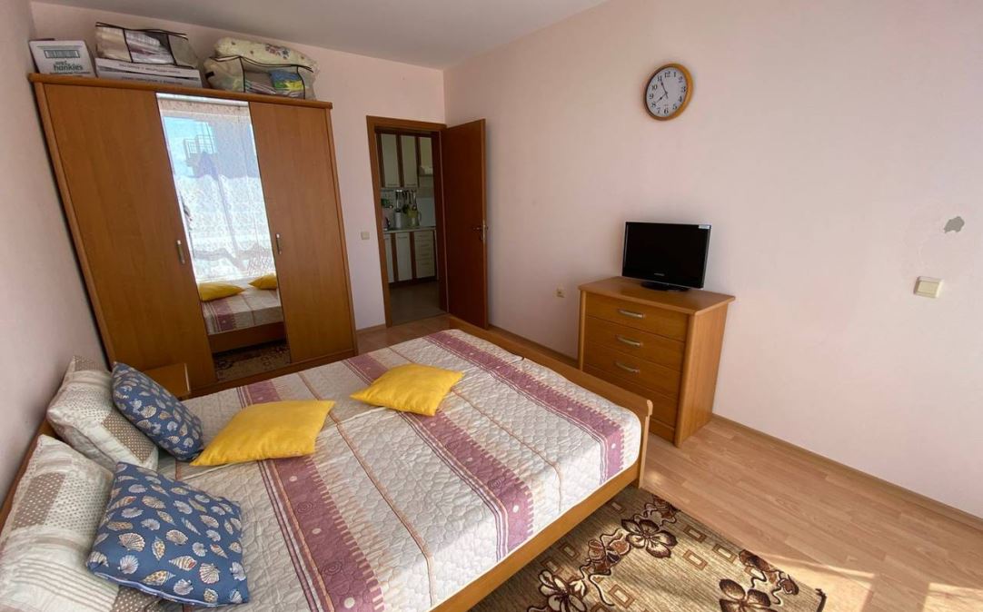 Prostorný apartmán s jednou ložnicí v moderním komplexu na Slunečném pobřeží – komfort, zeleň a vybavení pro obyvatele
