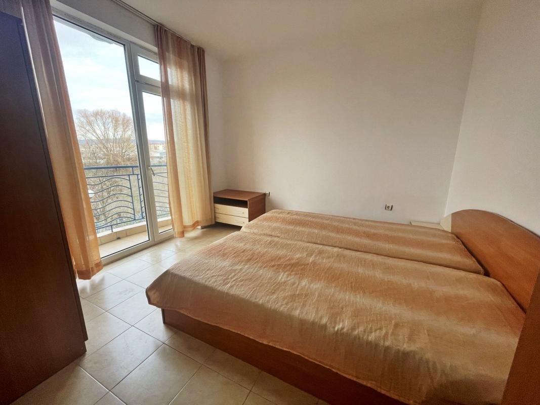 Plně zařízený třípokojový apartmán na Slunečném pobřeží – komfort, útulnost a bezpečná investice
