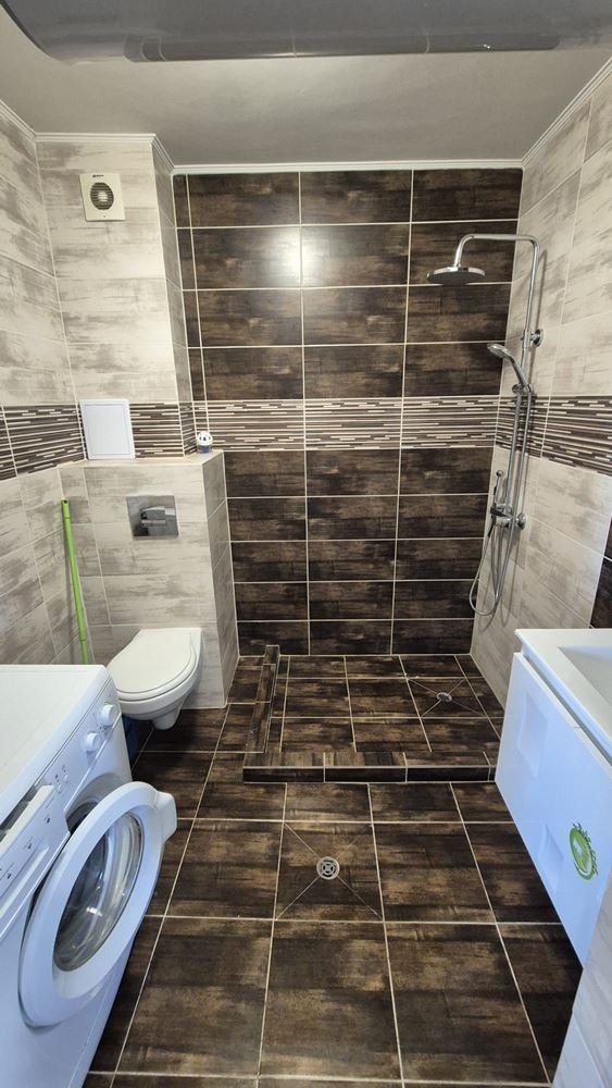 Prostorné studio s nízkým poplatkem za údržbu v Slunečném pobřeží – výborná lokalita a připravené k užívání