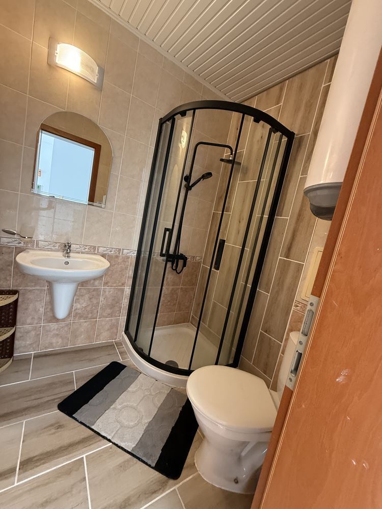 Byt s jednou ložnicí a terasou v Slunečném Pobřeží – komfort a celoroční bezpečí