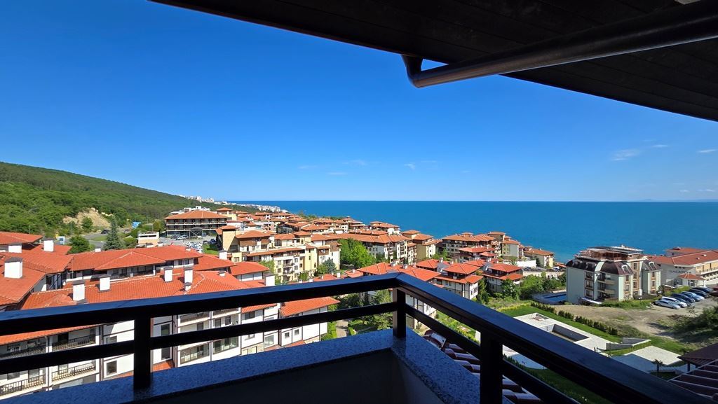 Luxusní třípokojový byt s panoramatickým výhledem na moře a hory v exkluzivním komplexu ve Sveti Vlasu