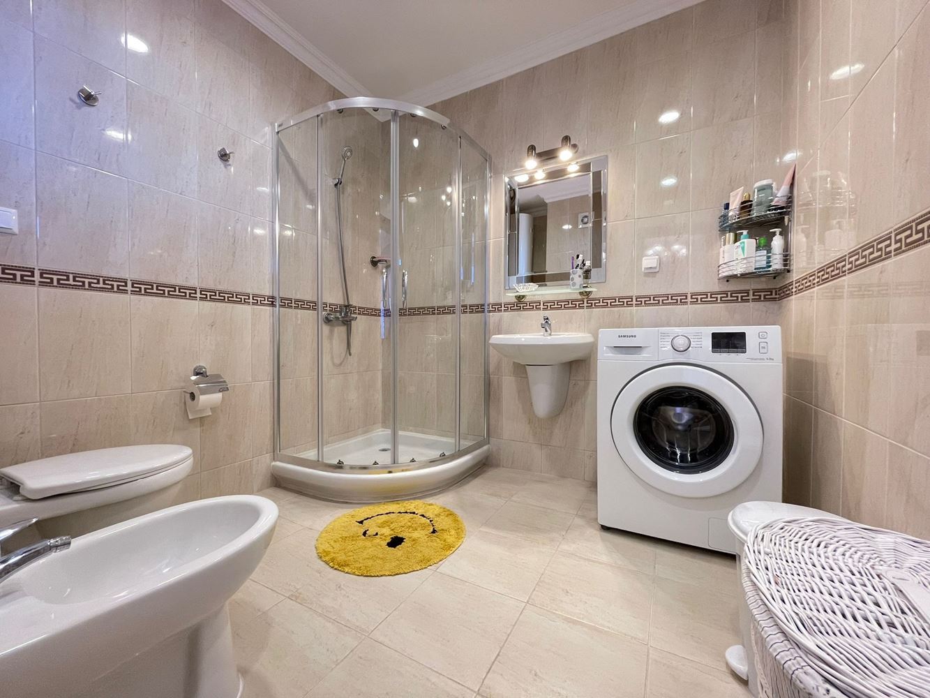 Panoramatický apartmán se třemi ložnicemi jen pár kroků od moře a jachtařského přístavu ve Sveti Vlas