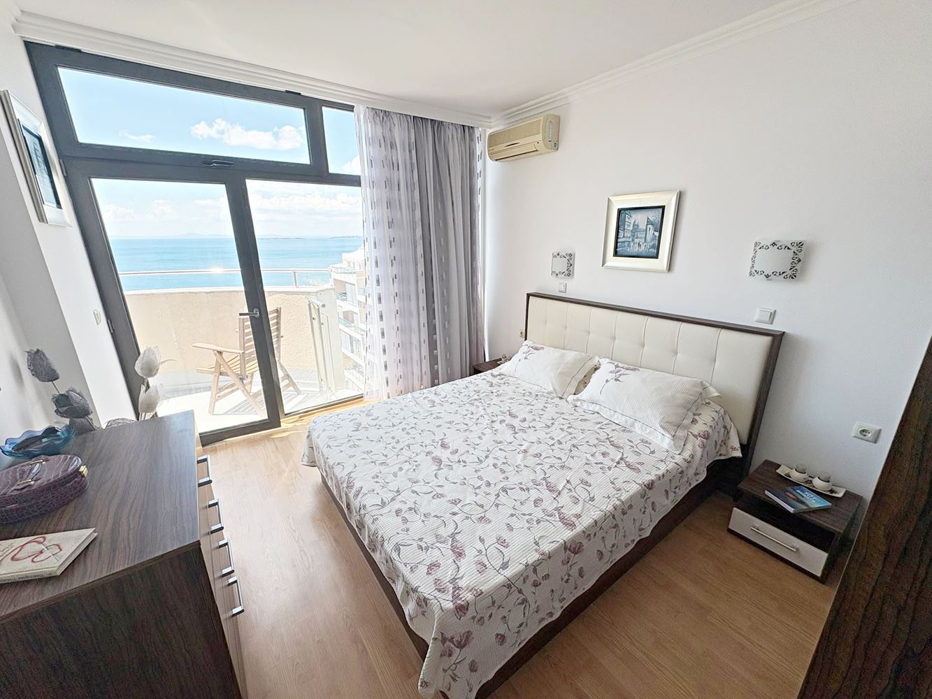 Luxusní apartmán s jednou ložnicí s panoramatickým výhledem na moře v první linii ve Sveti Vlas