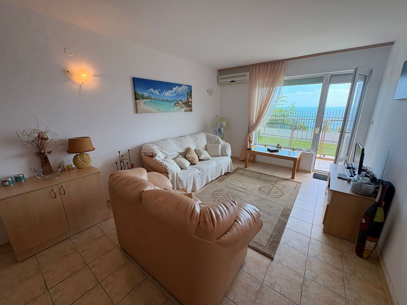 2pokojový apartmán s přímým výhledem na moře ve Svatém Vlasu – komfort, klid a resortový životní styl