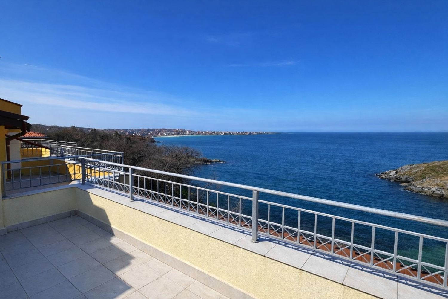 Mezonet v první linii u moře v Sozopolu s panoramatickými výhledy a butikovou lokalitou