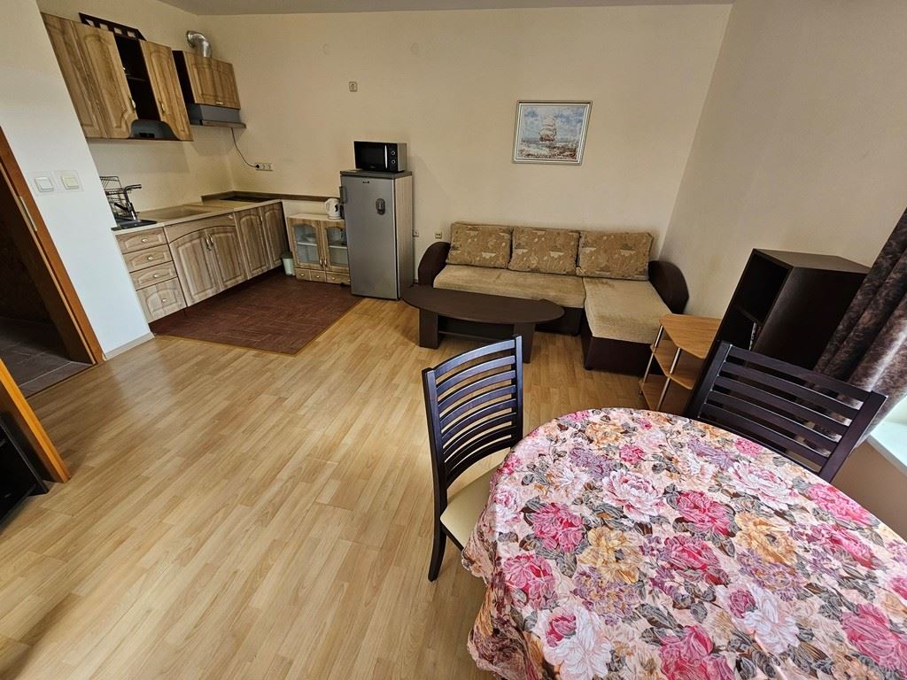 Apartmán s jednou ložnicí na první linii u moře v hlídaném komplexu v Elenite