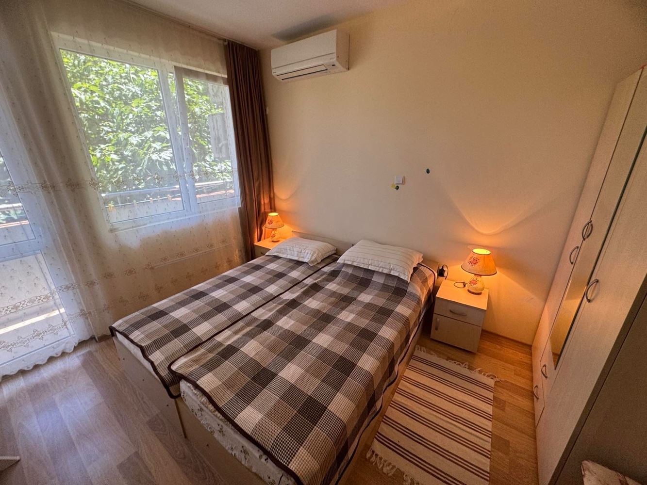 Apartmán s jednou ložnicí ve Starém městě Pomorie – kompletně zařízený, v obytné budově a připravený k nastěhování