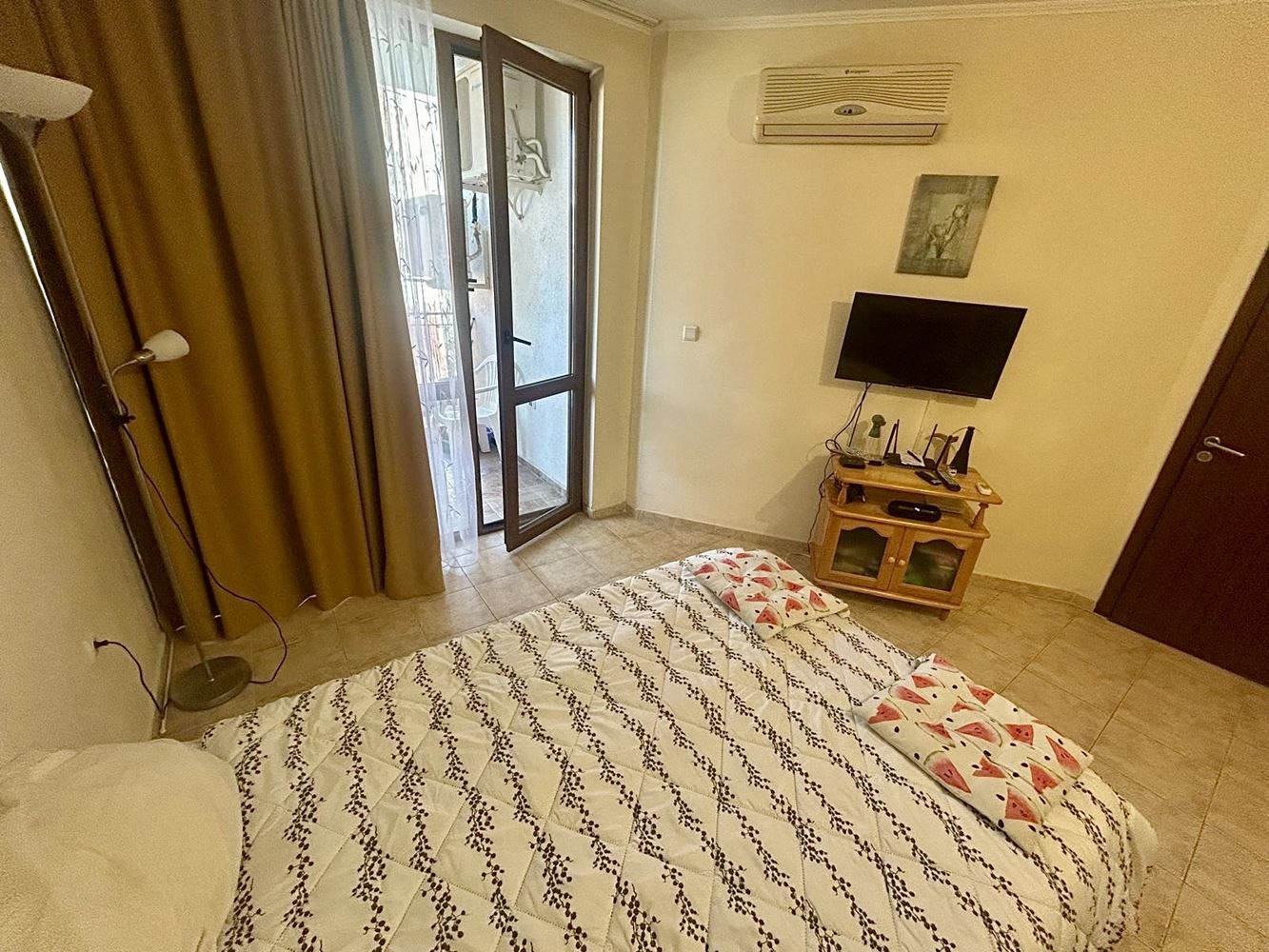 Prostorný apartmán s jednou ložnicí a výhledem do zeleně v Nesebaru – připravený k nastěhování