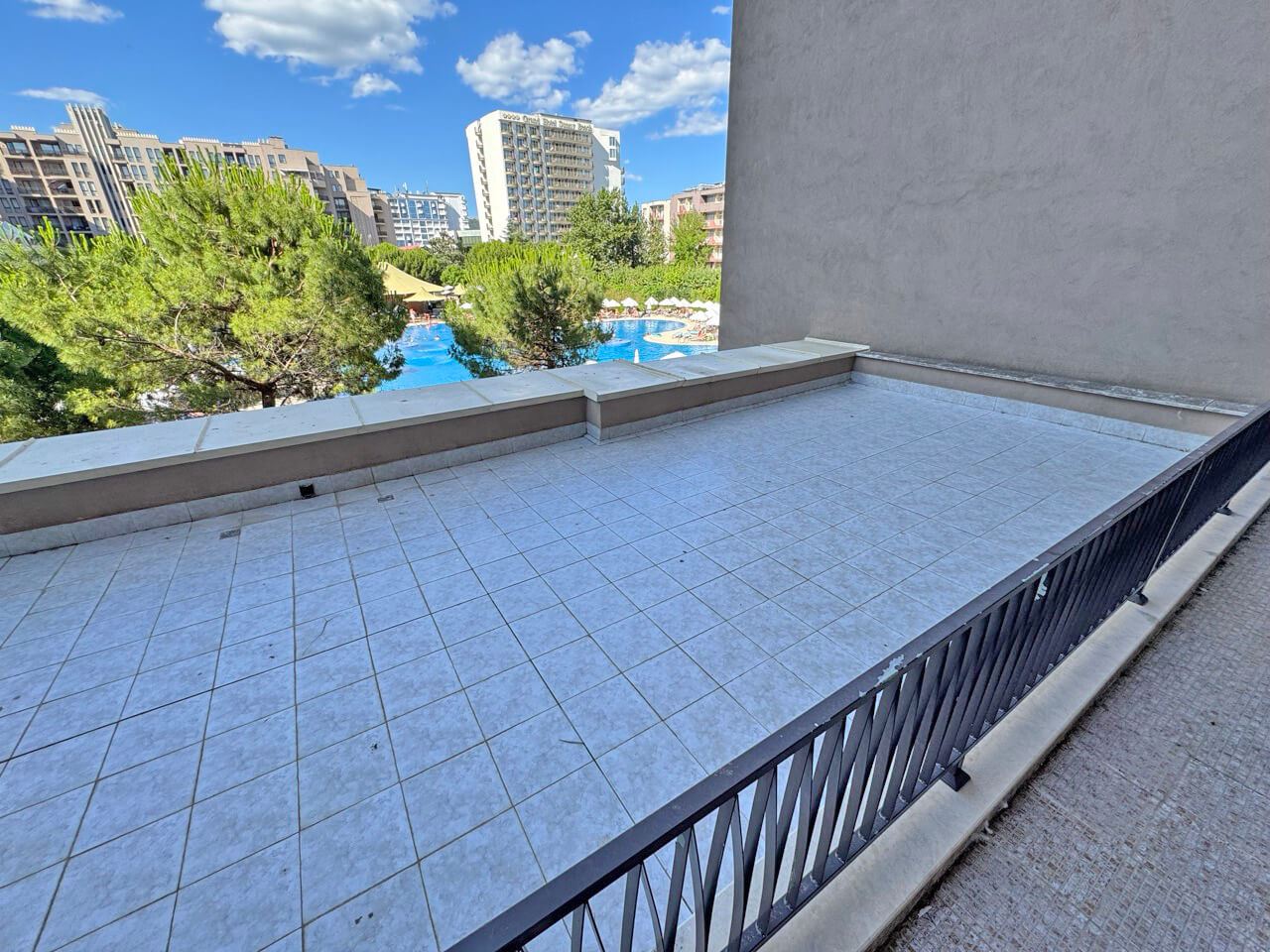 Exkluzivní apartmán s jednou ložnicí v pětihvězdičkovém komplexu 100 m od moře v Slunečném pobřeží