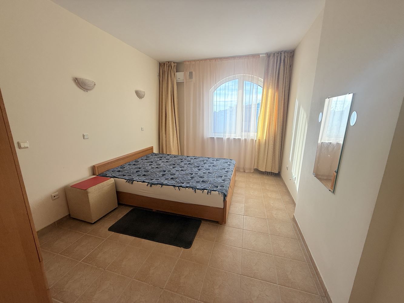 Apartmán s jednou ložnicí v první linii v Ravdě – výhled na moře, útulnost a vše potřebné pro dokonalou dovolenou