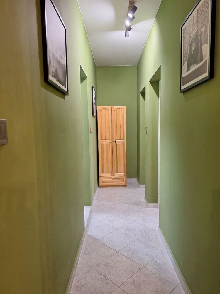 Prostorný apartmán se dvěma ložnicemi s výhledem na bazén na Slunečném pobřeží