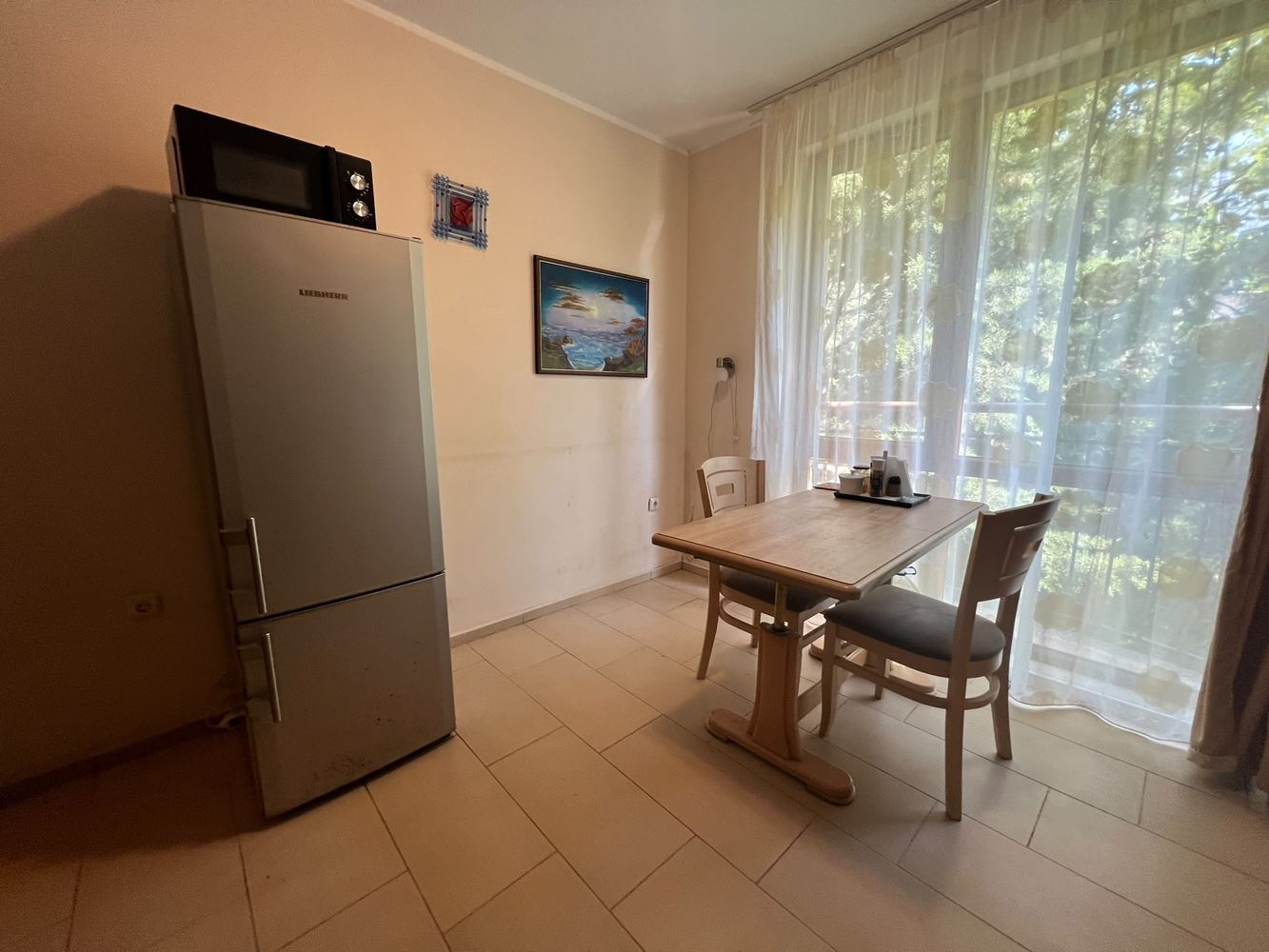 Atraktivní apartmán s jednou ložnicí obklopený zelení v klubovém komplexu v Sunny Beach