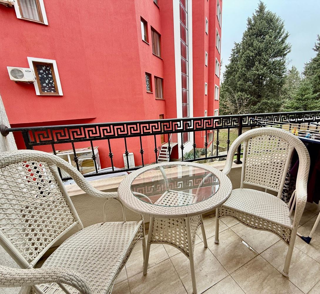 Apartmán se dvěma ložnicemi v první linii u moře v Nesebaru – prostornost, dvě ložnice a moře přímo před komplexem