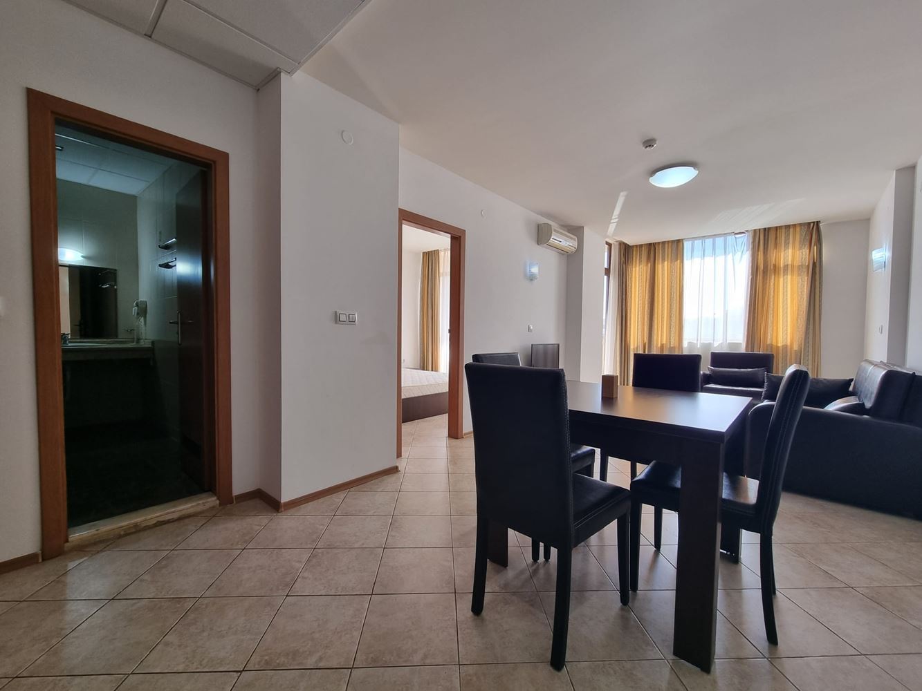 Prostorný apartmán s jednou ložnicí 200 metrů od pláže na Slunečném pobřeží