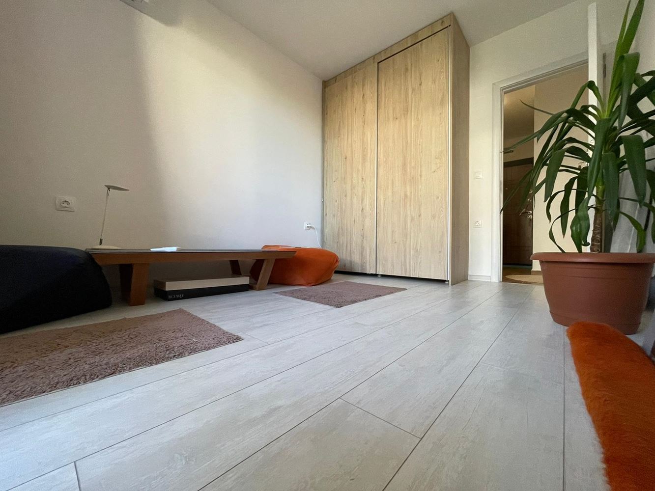 Zařízený apartmán s jednou ložnicí bez poplatku za údržbu v Sarafovu