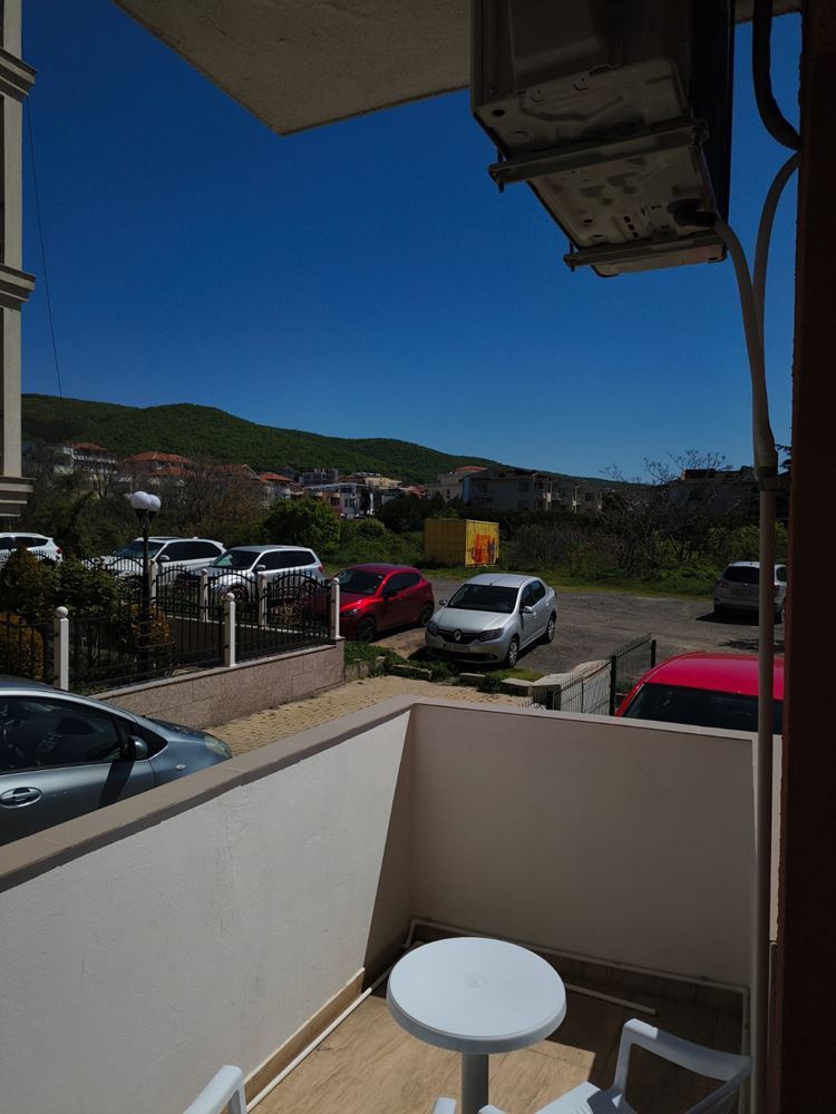 Nový apartmán s jednou ložnicí ve Sveti Vlas – moderní bydlení bez poplatku za údržbu, připravené k nastěhování