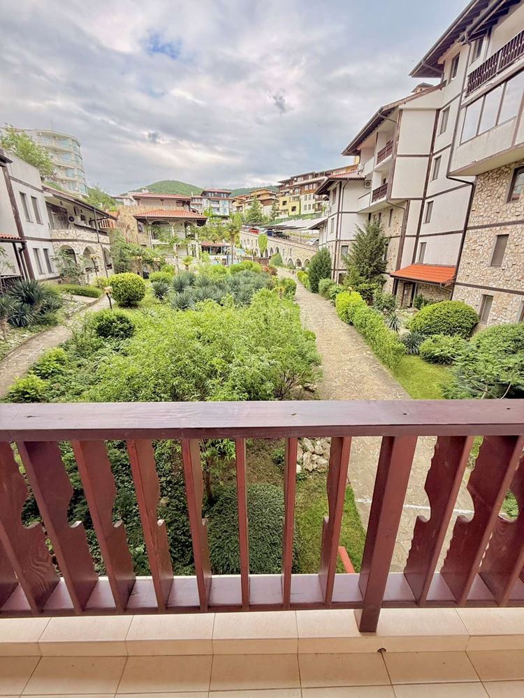 Apartmán se dvěma ložnicemi na první linii u moře ve Sveti Vlas – komfort, prostornost a jedinečný výhled na moře
