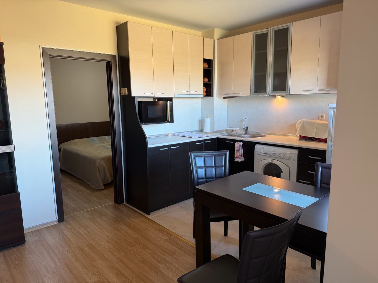 Útulný apartmán s jednou ložnicí v Ravdě v komplexu – připravený k bydlení