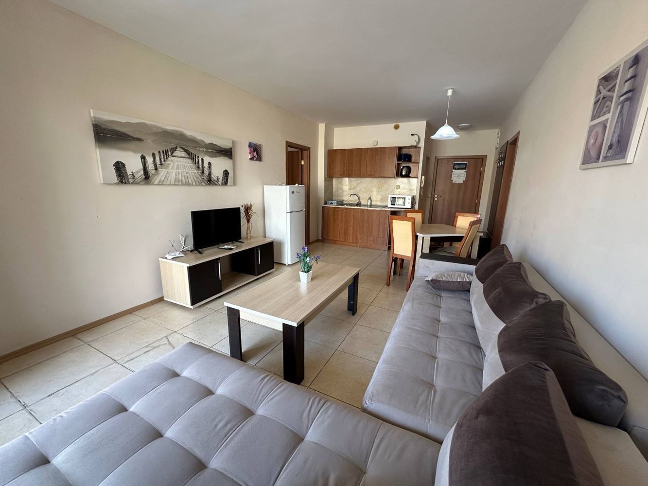 Mořský luxus v první linii – prostorný apartmán se dvěma ložnicemi a výhledem na moře v Aheloy
