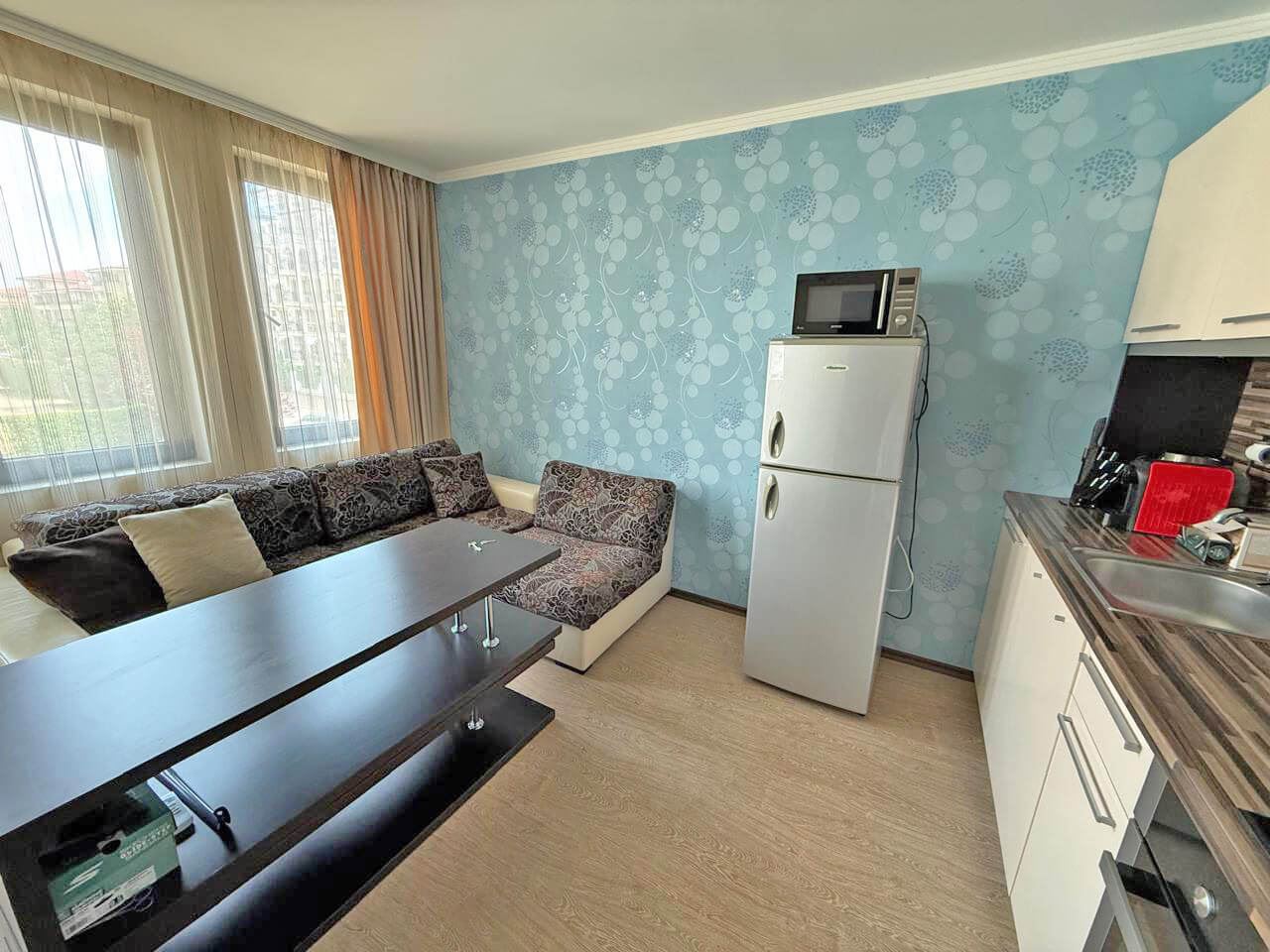 Elegantní apartmán s jednou ložnicí ve Svatém Vlasu – komfort, klid a středomořský styl v blízkosti moře