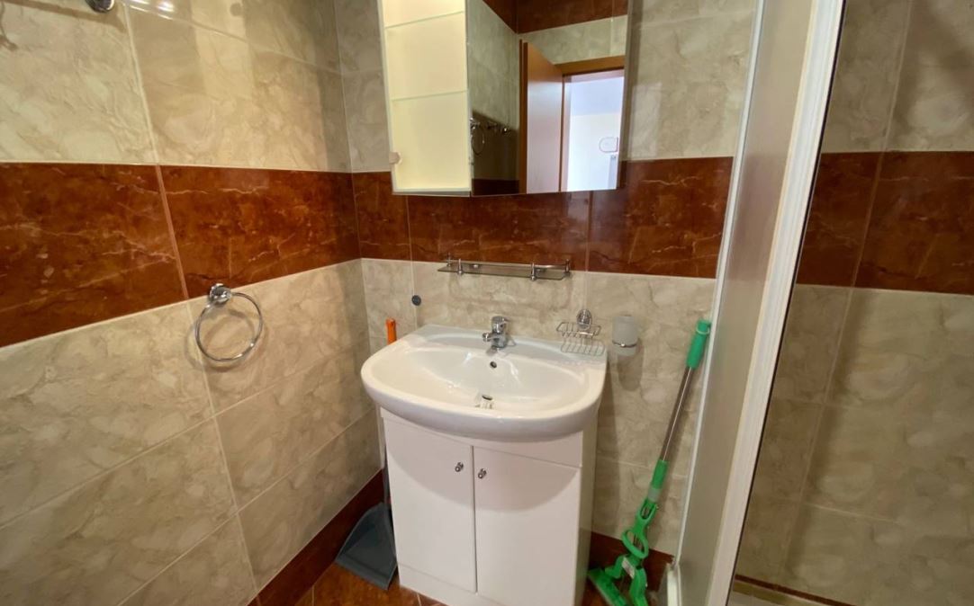 Prostorný apartmán s jednou ložnicí v moderním komplexu na Slunečném pobřeží – komfort, zeleň a vybavení pro obyvatele