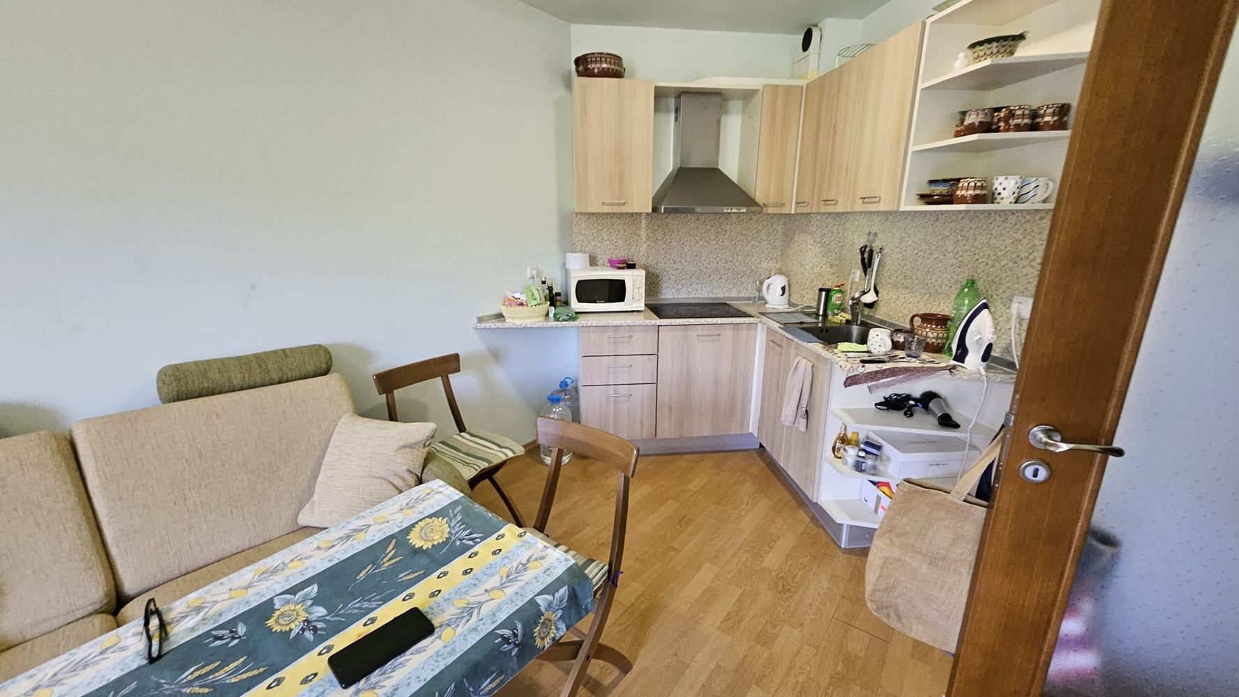 Mořské panorama a komfort pouhých 100 metrů od pláže! Zařízený apartmán s jednou ložnicí v komplexu v Byale