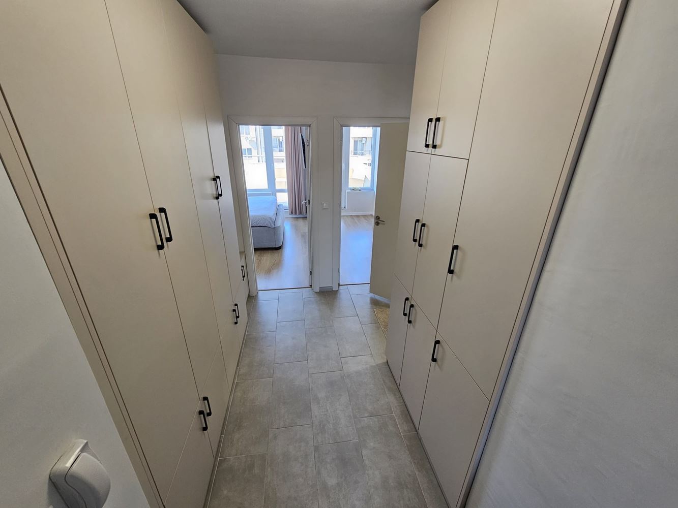 Prostorný a světlý byt se dvěma ložnicemi a dvěma velkými terasami v Meden Rudnik – ideální pro rodinu nebo investici