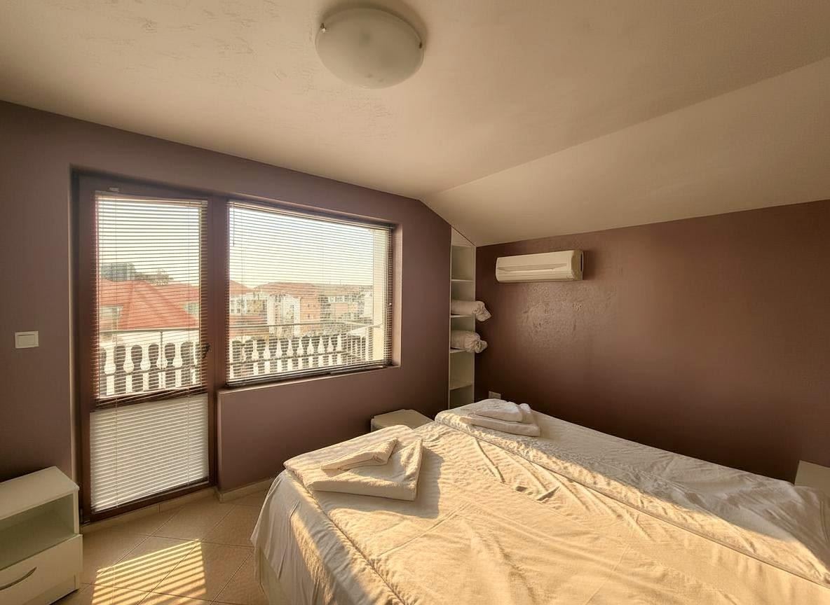 Slunný byt s jednou ložnicí v Ravdě – vynikající investice a komfort jen 10 minut od pláže