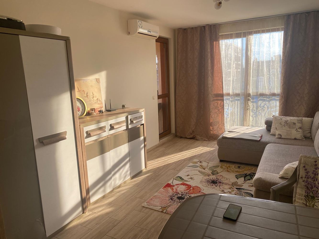 Krásný apartmán s jednou ložnicí v Ravdě s bazény a výborným vybavením – ideální pro dovolenou i investici