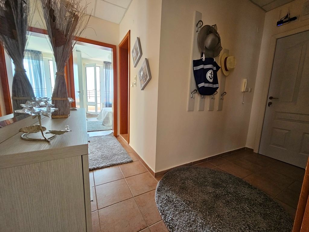 Luxusní panoramatický apartmán na první linii u moře se dvěma ložnicemi a obrovskou terasou