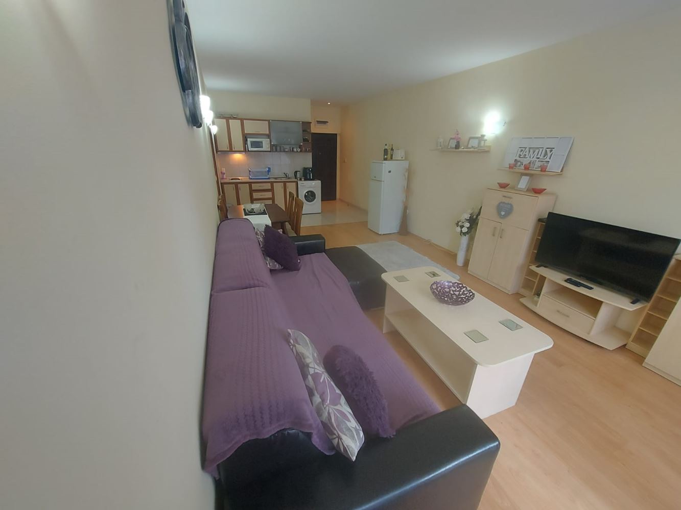 Prostorný dvoupokojový byt v přízemí s výhledem na bazén v Slunečném pobřeží – zařízený a připravený k nastěhování