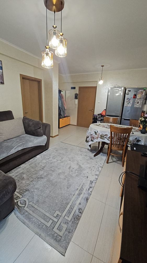 Třípokojový apartmán v uzavřeném komplexu ve Sveti Vlas – pouhých 300 m od pláže