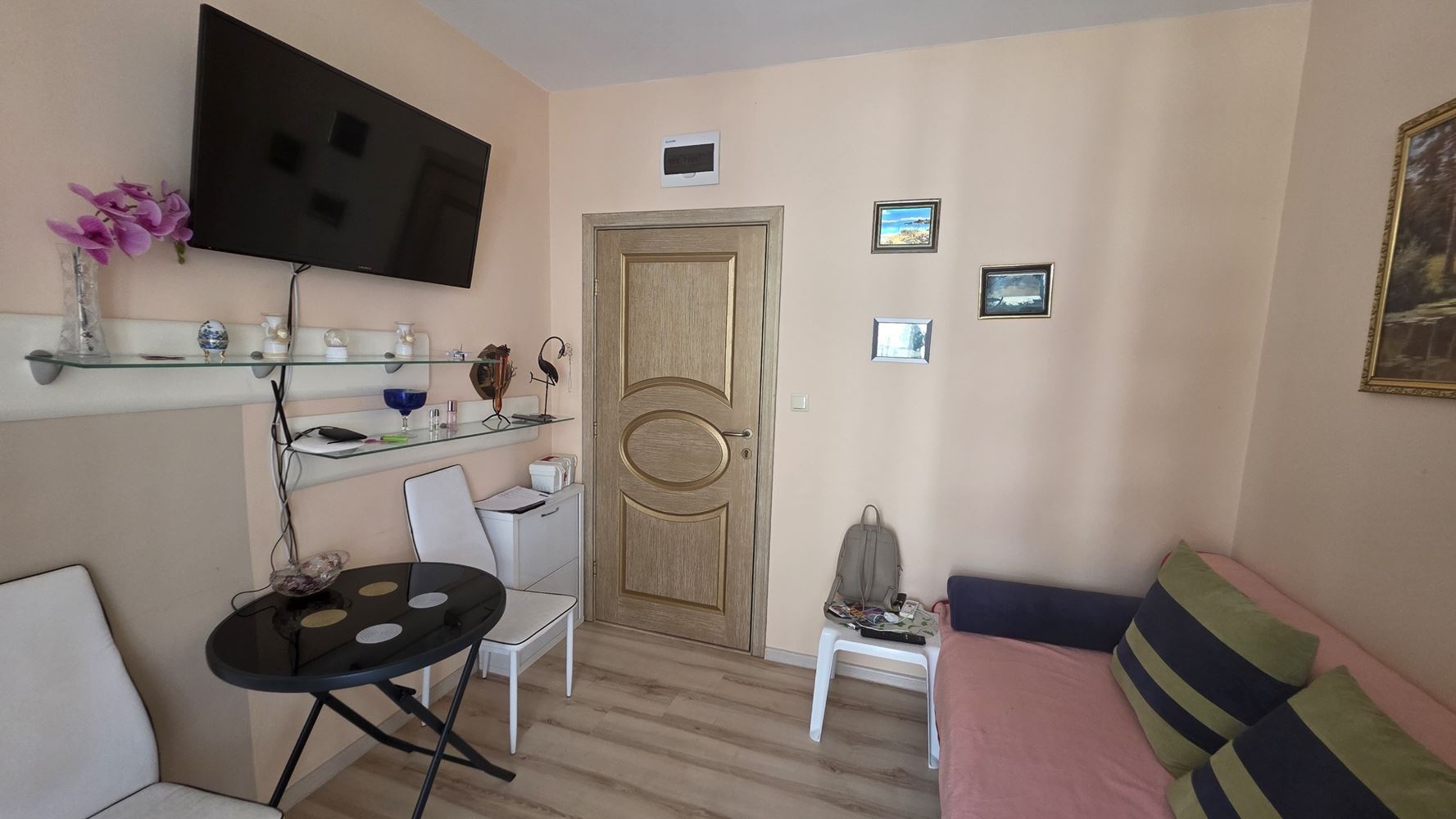 Apartmán s jednou ložnicí obklopený zelení a komfortem na Slunečném pobřeží – skvělá investice a útulný rekreační domov