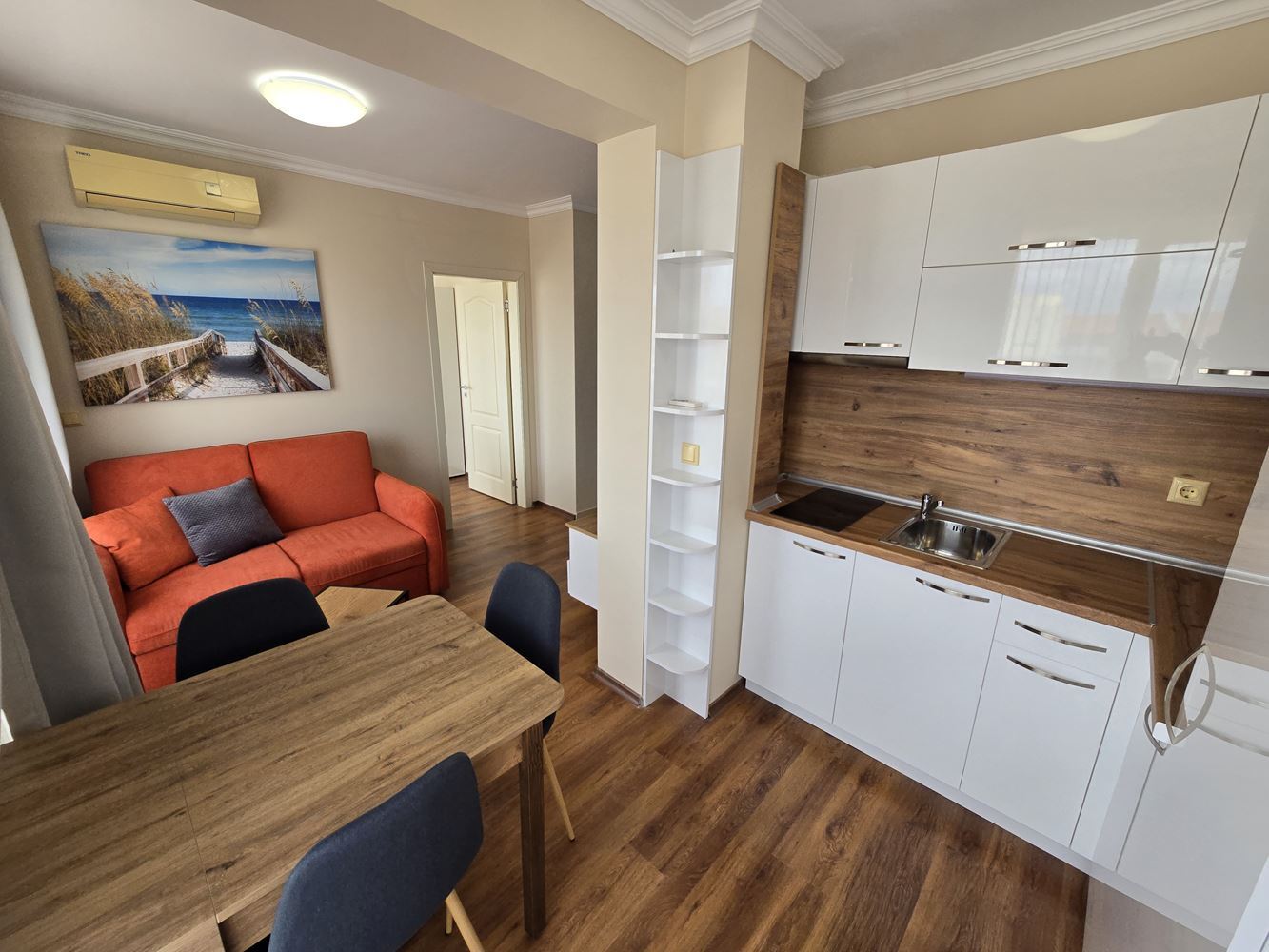 Apartmán s jednou ložnicí ve Slunečném pobřeží – nový luxusní interiér, panoramatický výhled a skvělá investice
