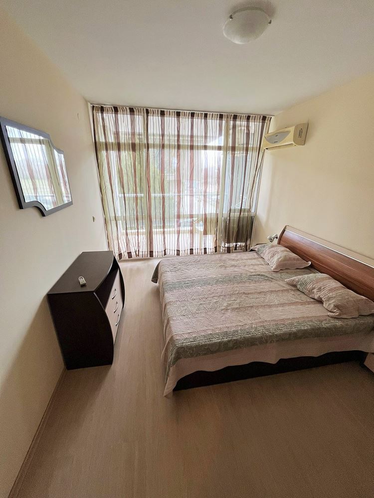 Slunný a prostorný 2pokojový apartmán v Slunečném pobřeží – plně zařízený s vynikajícím zázemím v komplexu