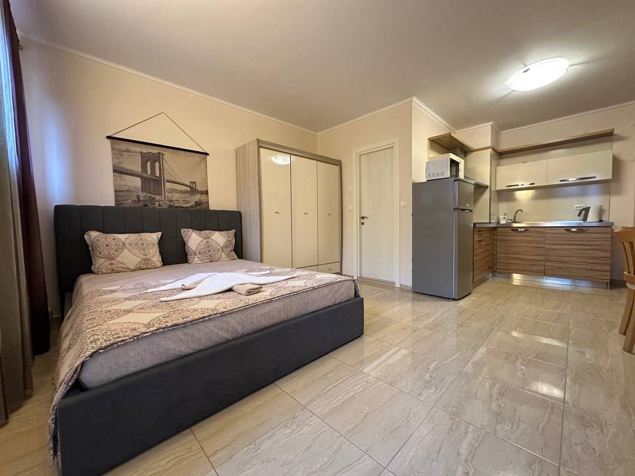 Luxusní apartmán v Nesebaru – vytříbený styl, resortní komfort a vybavení pro celoroční bydlení